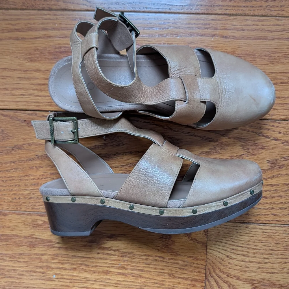 Vionic Faye T-strap Leather Clogs 7 - Picture 1 of 6